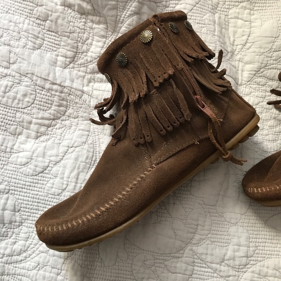 Brown suede booties - Minnetonka - Picture 3 of 3